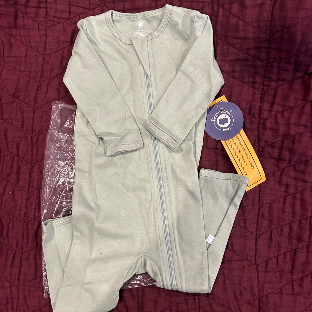 Dreamland baby Green sleeper 12-18 months